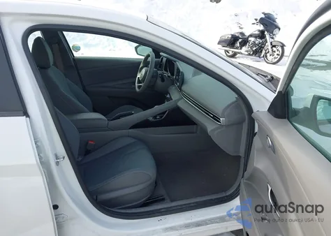 2023 Hyundai Elantra Sel z USA, uszkodzony, nr VIN 5NPLM4AG4PH104640